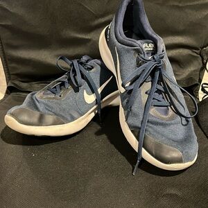 Men’s Nike Flex Experience 8 Navy size 9.5